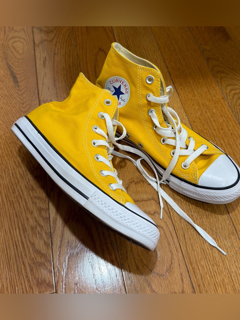 Men’s Size 6 Converse Chuck Taylor All Star Yellow Hi-Top Women’s Size 8